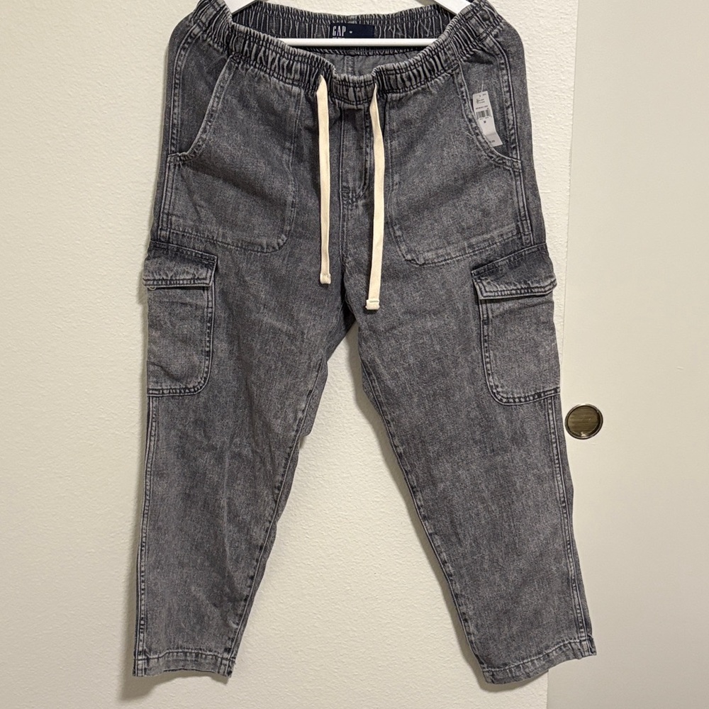 GAP Women’s Charcoal Cargo Pants